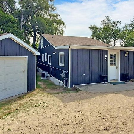 Main Beach River Retreat - Wasaga Beach 1 - Main Strip - 95 Mosley St エクステリア 写真