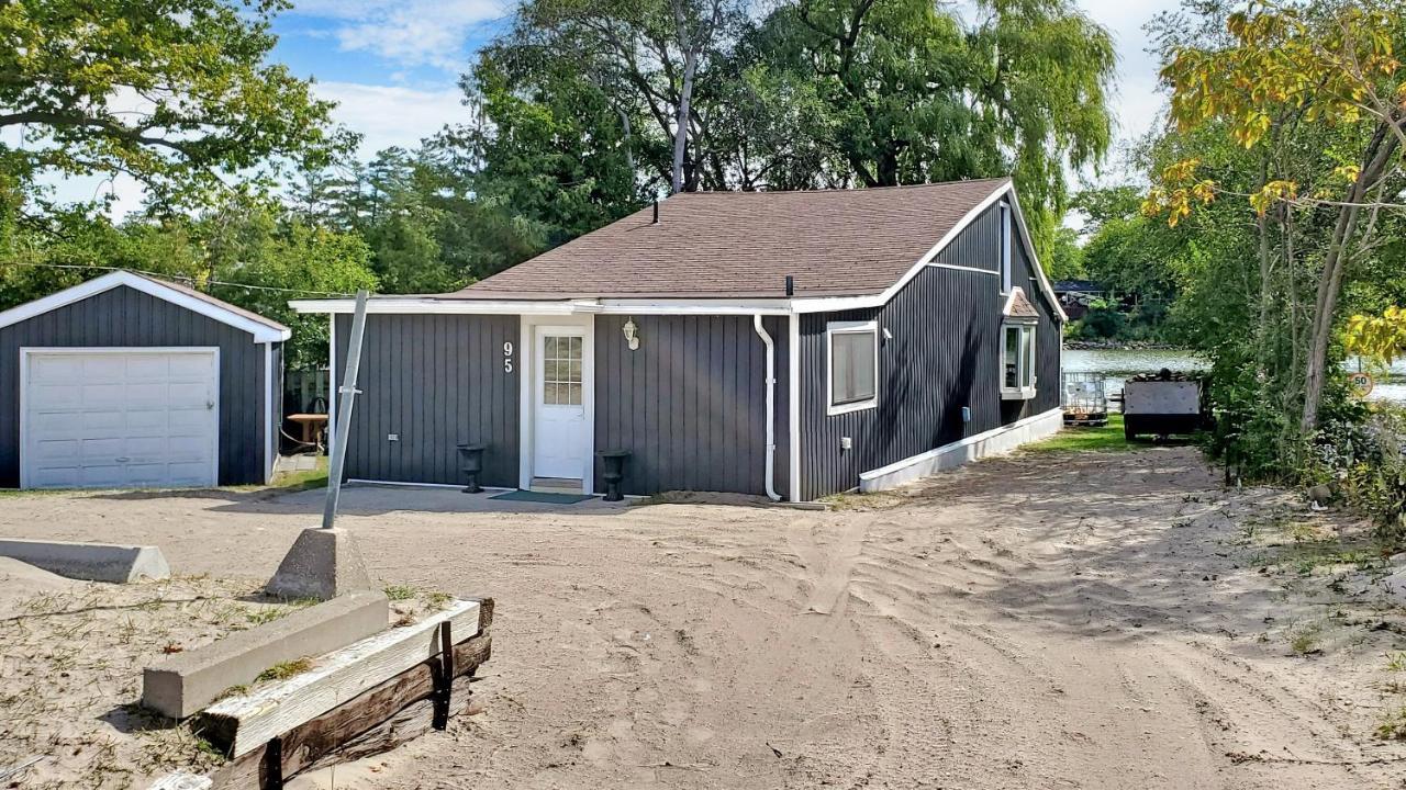Main Beach River Retreat - Wasaga Beach 1 - Main Strip - 95 Mosley St エクステリア 写真