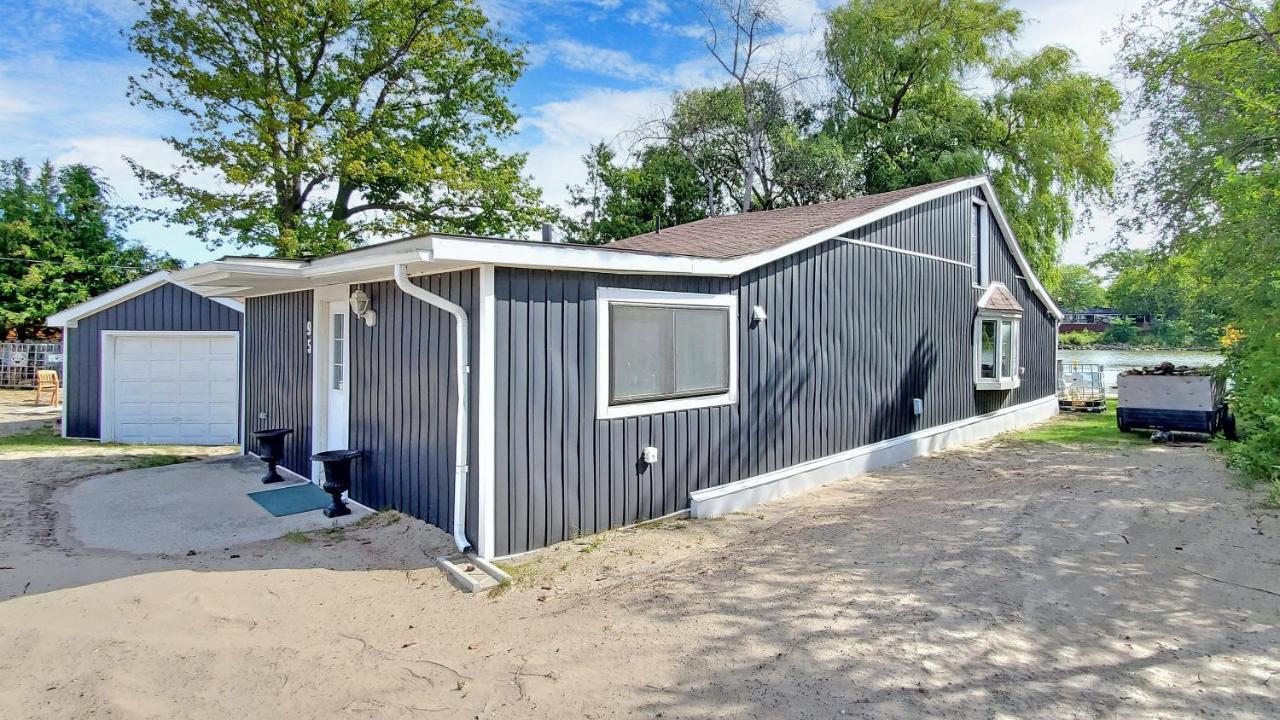 Main Beach River Retreat - Wasaga Beach 1 - Main Strip - 95 Mosley St エクステリア 写真
